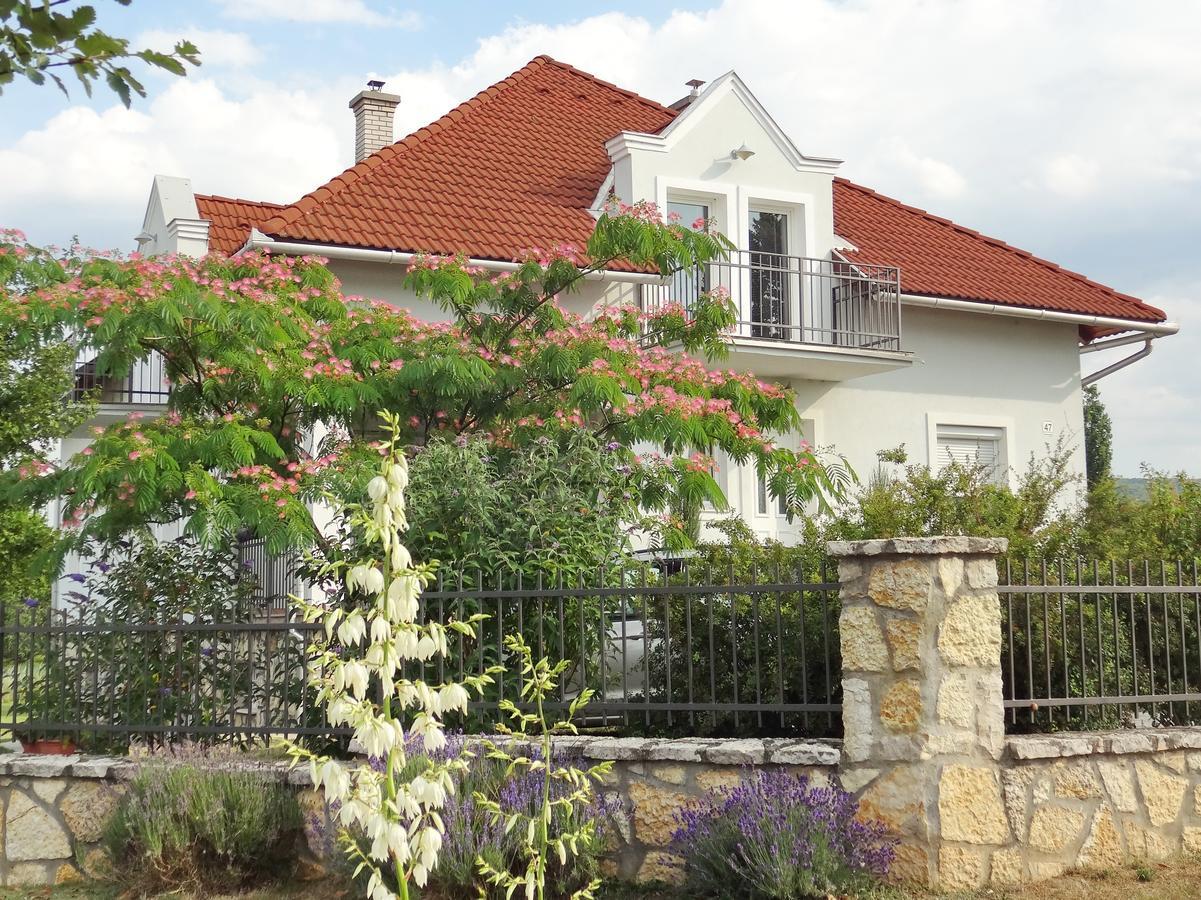 Albizia Apartments Balatonfüred Eksteriør billede